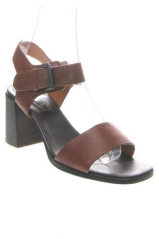 Сандали Clarks, Размер 38, Цвят Кафяв, Цена 89,00 лв.