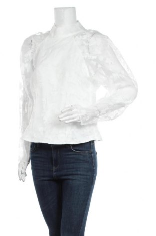 Дамска блуза Gina Tricot, Размер L, Цвят Бял, 50% полиестер, 50% вискоза, Цена 25,90 лв.