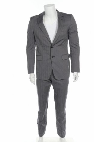 Costum de bărbați Gucci, Mărime M, Culoare Gri, 100% viscoză, Preț 985,53 Lei