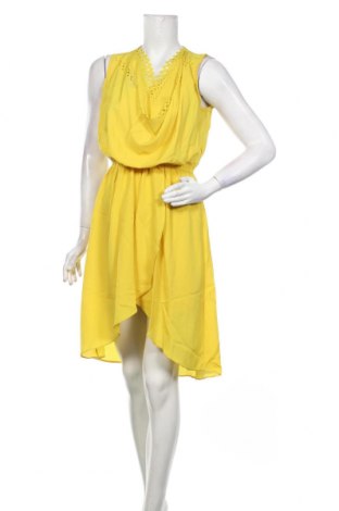 Šaty  TFNC London, Velikost M, Barva Žlutá, Polyester, Cena  604,00 Kč