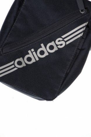 Чанта Adidas, Цвят Син, Цена 20,00 лв.