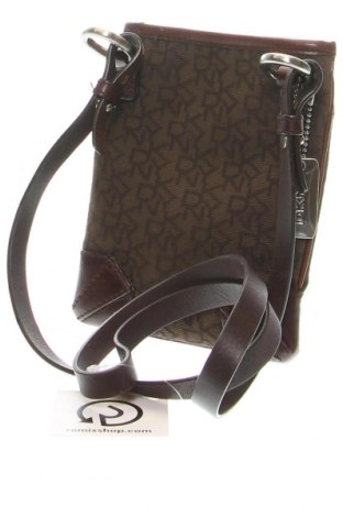 Чанта DKNY, Цвят Кафяв, Цена 113,21 лв.