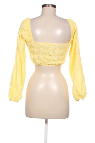 Дамска блуза Bershka, Размер S, Цвят Жълт, Цена 8,55 лв.