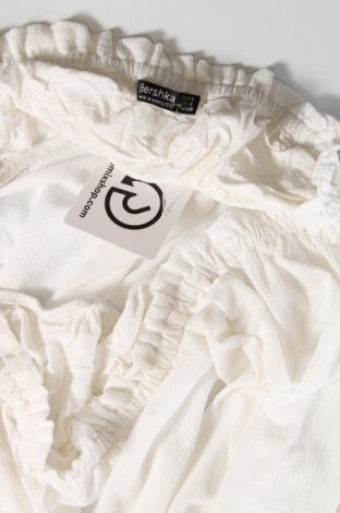 Damen Shirt Bershka, Größe S, Farbe Weiß, Preis € 3,31