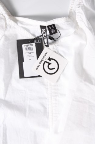 Дамска блуза Pieces, Размер XS, Цвят Бял, Цена 46,00 лв.