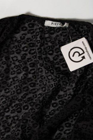 Дамска блуза Pieces, Размер M, Цвят Черен, Цена 4,80 лв.