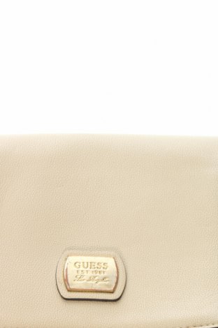 Γυναικεία τσάντα Guess, Χρώμα  Μπέζ, Τιμή 59,34 €