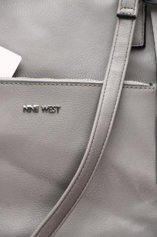 Geantă de femei Nine West, Culoare Gri, Preț 201,31 Lei