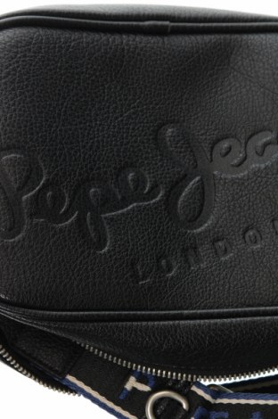 Дамска чанта Pepe Jeans, Цвят Черен, Цена 132,60 лв.