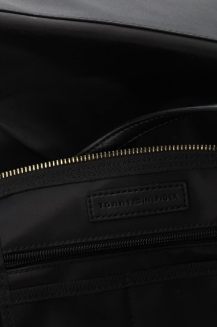 Дамска чанта Tommy Hilfiger, Цвят Черен, Цена 161,10 лв.