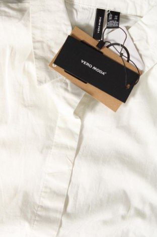 Дамска риза Vero Moda, Размер XS, Цвят Бял, Цена 11,50 лв.