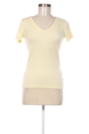Дамска тениска Gap, Размер M, Цвят Жълт, Цена 8,21 лв.