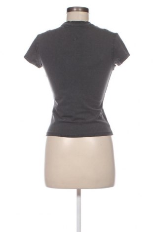 Damen T-Shirt Tommy Jeans, Größe XS, Farbe Grau, Preis 21,83 €