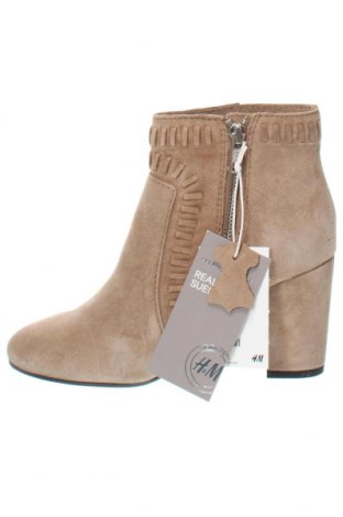 Botine de damă H&M, Mărime 37, Culoare Bej, Preț 237,25 Lei