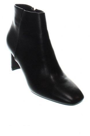 Botine de damă Tamaris, Mărime 39, Culoare Negru, Preț 105,92 Lei