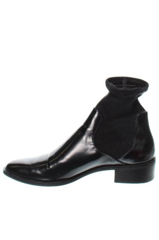 Botine de damă Zara, Mărime 38, Culoare Negru, Preț 68,25 Lei