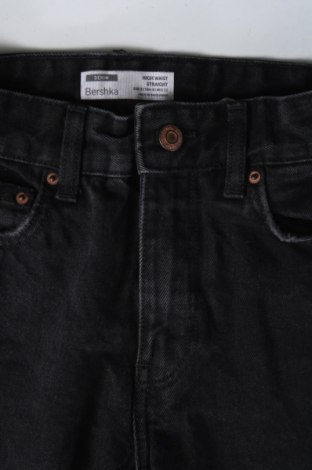 Damskie jeansy Bershka, Rozmiar XXS, Kolor Szary, Cena 27,83 zł