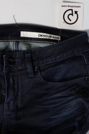 Дамски дънки DKNY Jeans, Размер S, Цвят Син, Цена 38,99 лв.