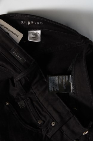 Dámské džíny  H&M, Velikost L, Barva Černá, Cena  185,00 Kč