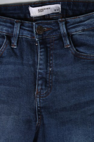 Damskie jeansy Reserved, Rozmiar XS, Kolor Niebieski, Cena 34,17 zł