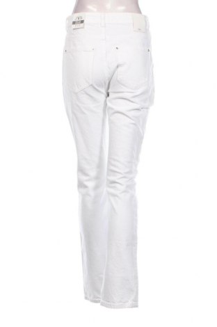 Дамски дънки Zara, Размер M, Цвят Бял, Цена 43,36 лв.