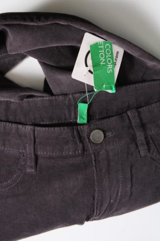 Pantaloni de velvet de femei United Colors Of Benetton, Mărime S, Culoare Gri, Preț 61,18 Lei