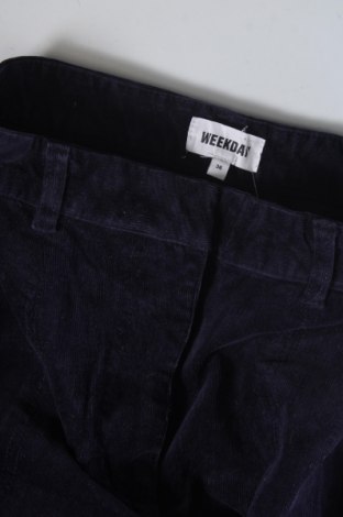 Дамски джинси Weekday, Размер XS, Цвят Лилав, Цена 7,60 лв.