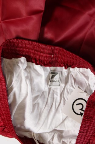 Дамски къс панталон, Размер M, Цвят Червен, Цена 8,80 лв.