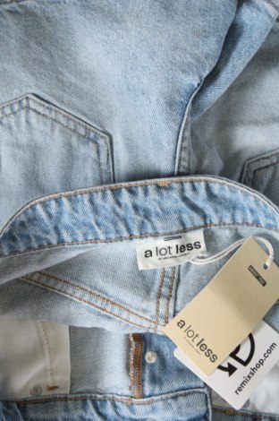Γυναικείο κοντό παντελόνι A Lot Less x About You, Μέγεθος S, Χρώμα Μπλέ, Τιμή 26,55 €