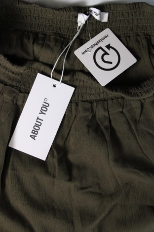 Дамски къс панталон About You, Размер S, Цвят Зелен, Цена 46,00 лв.