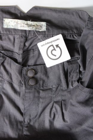 Pantaloni scurți de femei Basic Collection, Mărime M, Culoare Gri, Preț 48,57 Lei