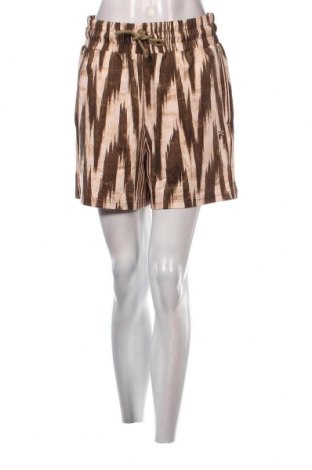 Дамски къс панталон FILA, Размер M, Цвят Многоцветен, Цена 34,65 лв.