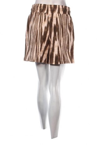 Дамски къс панталон FILA, Размер M, Цвят Многоцветен, Цена 77,00 лв.