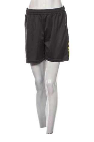 Γυναικείο κοντό παντελόνι Hummel, Μέγεθος L, Χρώμα Μαύρο, Τιμή 4,33 €