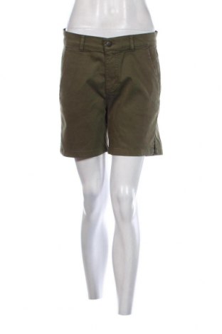 Дамски къс панталон Ilse Jacobsen, Размер M, Цвят Зелен, Цена 43,20 лв.