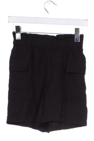 Дамски къс панталон LCW, Размер XS, Цвят Черен, Цена 11,40 лв.