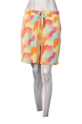 Damen Shorts PUMA, Größe L, Farbe Mehrfarbig, Preis 39,69 €