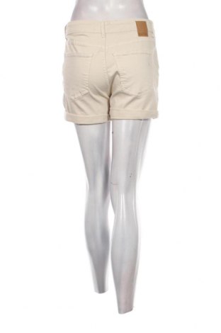 Дамски къс панталон Pieces, Размер M, Цвят Екрю, Цена 46,00 лв.