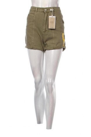 Дамски къс панталон Pull&Bear, Размер S, Цвят Зелен, Цена 12,40 лв.