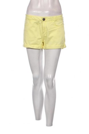 Дамски къс панталон Reserved, Размер M, Цвят Жълт, Цена 11,48 лв.