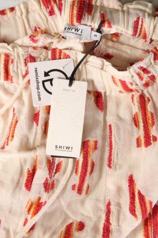 Дамски къс панталон Shiwi, Размер M, Цвят Многоцветен, Цена 77,00 лв.