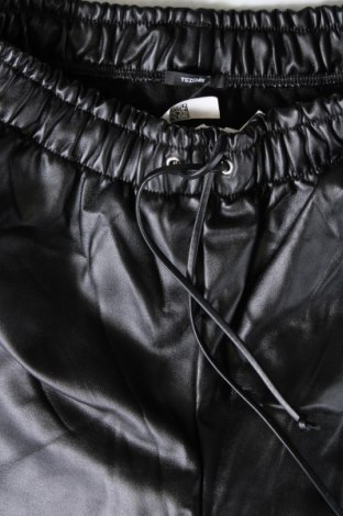 Γυναικείο κοντό παντελόνι Tezenis, Μέγεθος S, Χρώμα Μαύρο, Τιμή 4,47 €