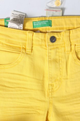 Дамски къс панталон United Colors Of Benetton, Размер L, Цвят Жълт, Цена 77,00 лв.
