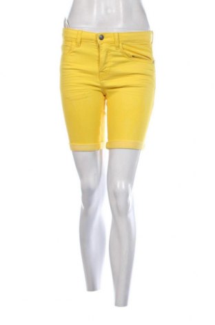 Дамски къс панталон United Colors Of Benetton, Размер L, Цвят Жълт, Цена 23,10 лв.