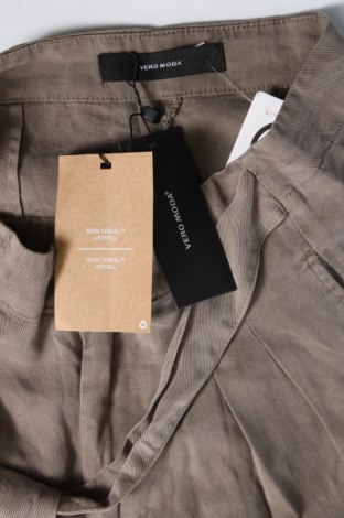 Pantaloni scurți de femei Vero Moda, Mărime M, Culoare Maro, Preț 151,32 Lei