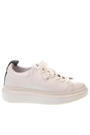 Дамски обувки Pavement, Размер 37, Цвят Бял, Цена 53,40 лв.
