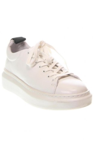 Дамски обувки Pavement, Размер 37, Цвят Бял, Цена 53,40 лв.
