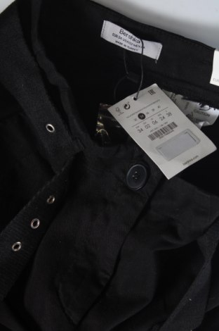 Γυναικείο παντελόνι Bershka, Μέγεθος XS, Χρώμα Μαύρο, Τιμή 9,48 €