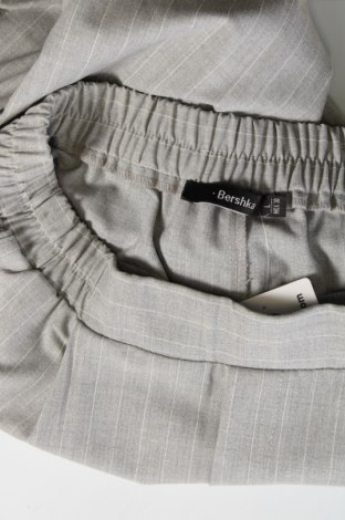 Damenhose Bershka, Größe L, Farbe Grau, Preis € 6,68