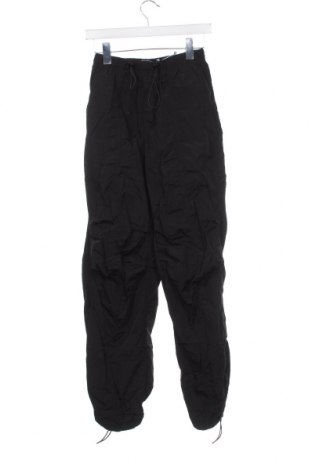 Γυναικείο παντελόνι Bershka, Μέγεθος XS, Χρώμα Μαύρο, Τιμή 19,95 €